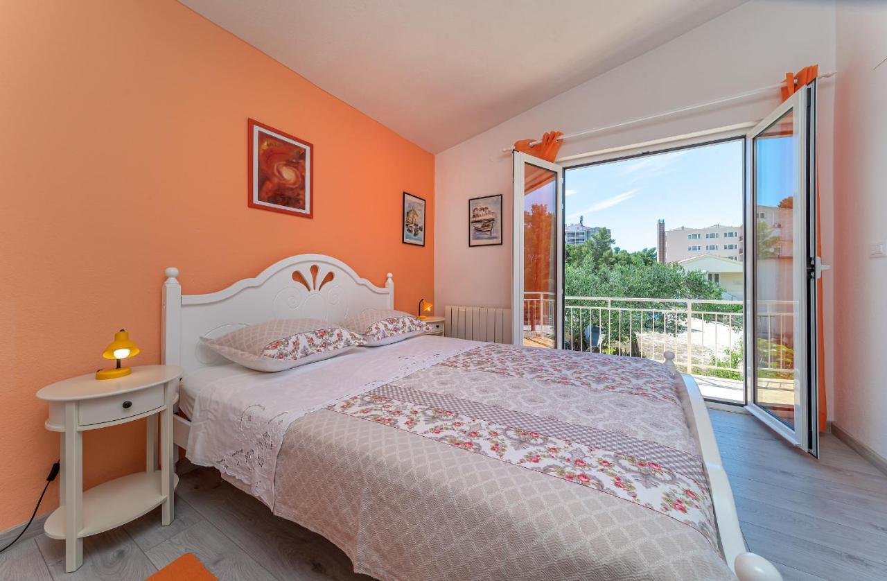 Apartments Villa Lilla Baska Voda Ngoại thất bức ảnh