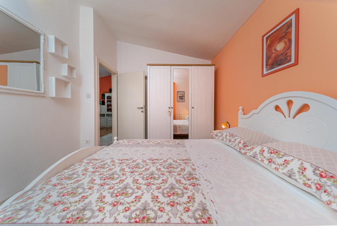 Apartments Villa Lilla Baska Voda Ngoại thất bức ảnh