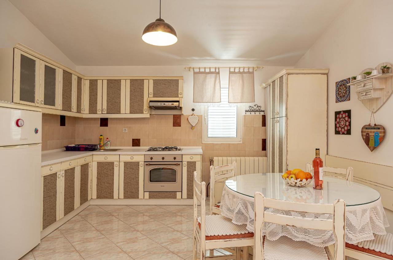 Apartments Villa Lilla Baska Voda Ngoại thất bức ảnh