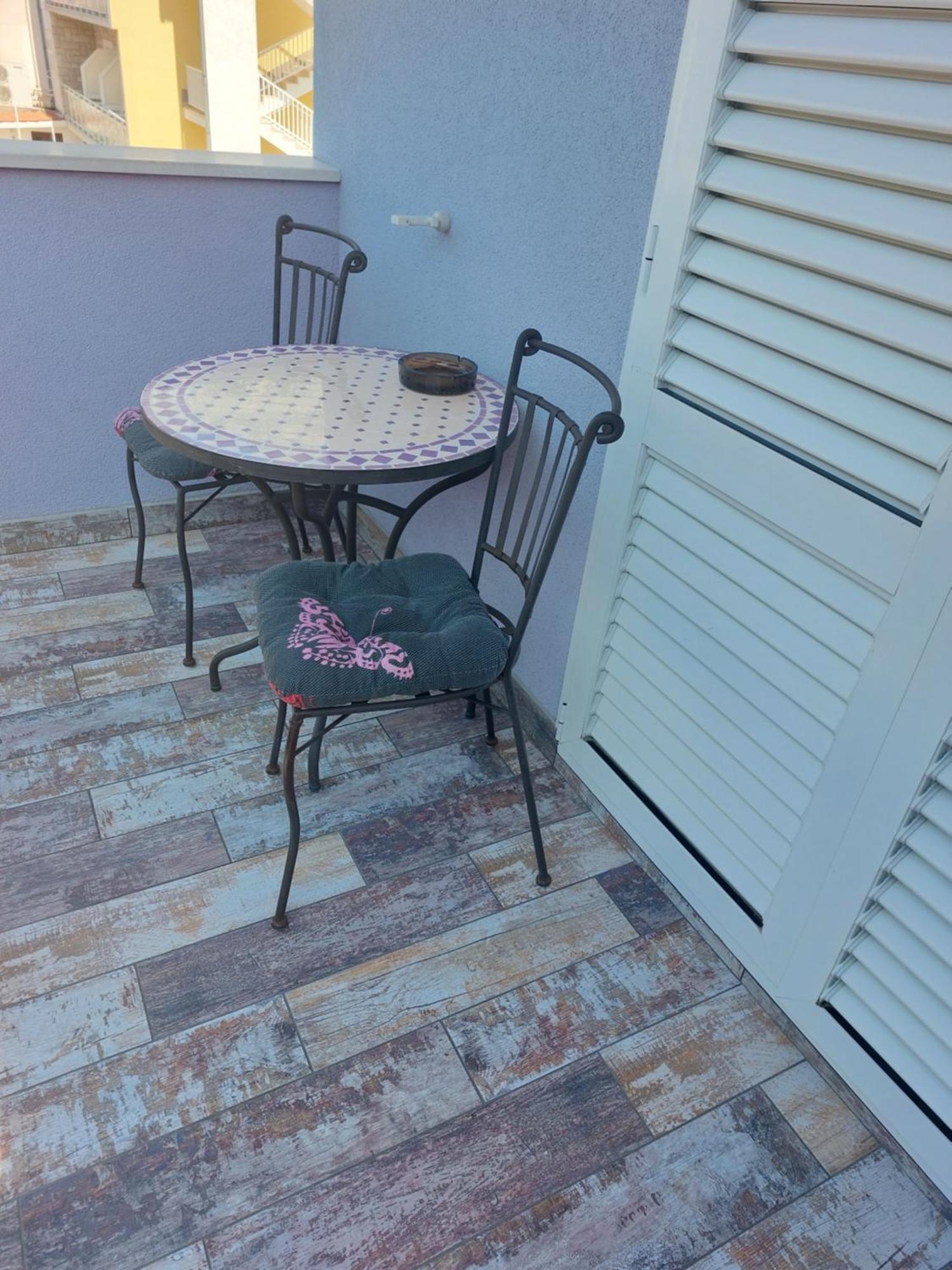 Apartments Villa Lilla Baska Voda Phòng bức ảnh