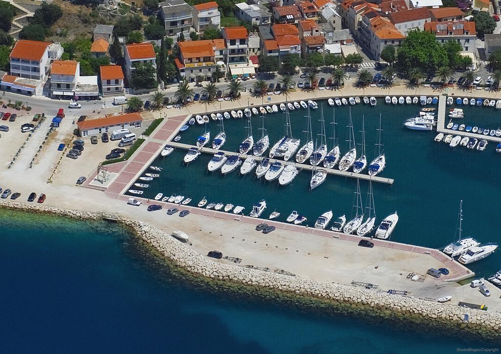 Apartments Villa Lilla Baska Voda Ngoại thất bức ảnh