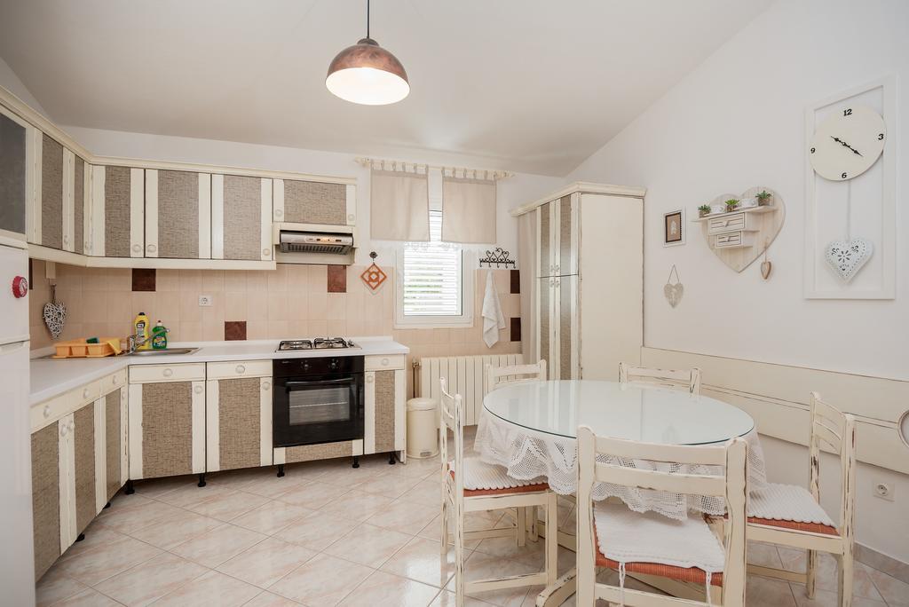 Apartments Villa Lilla Baska Voda Ngoại thất bức ảnh