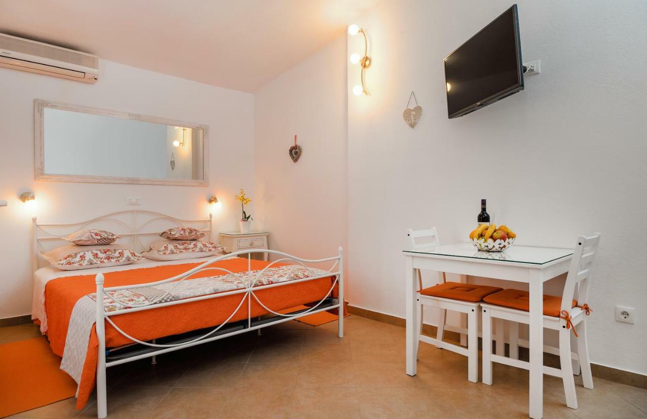 Apartments Villa Lilla Baska Voda Ngoại thất bức ảnh