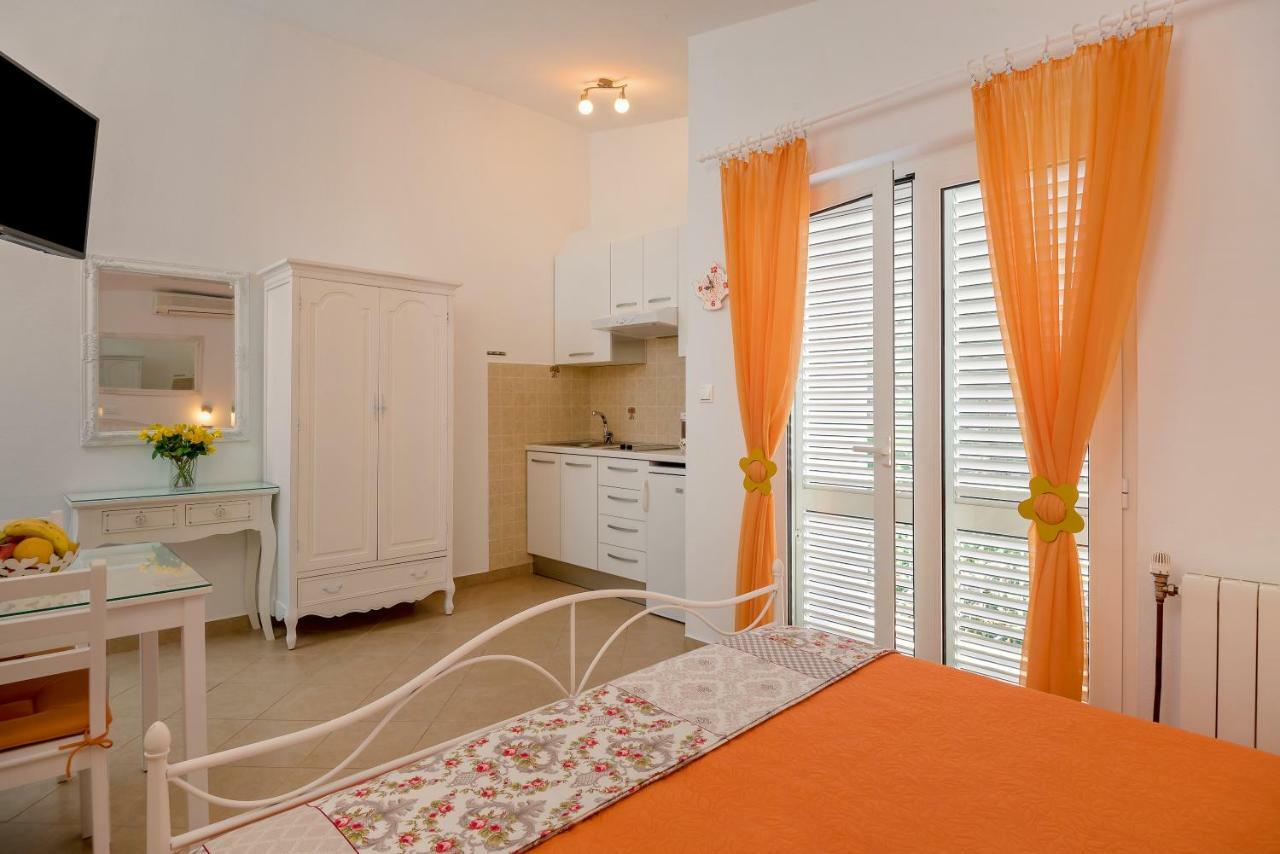 Apartments Villa Lilla Baska Voda Ngoại thất bức ảnh