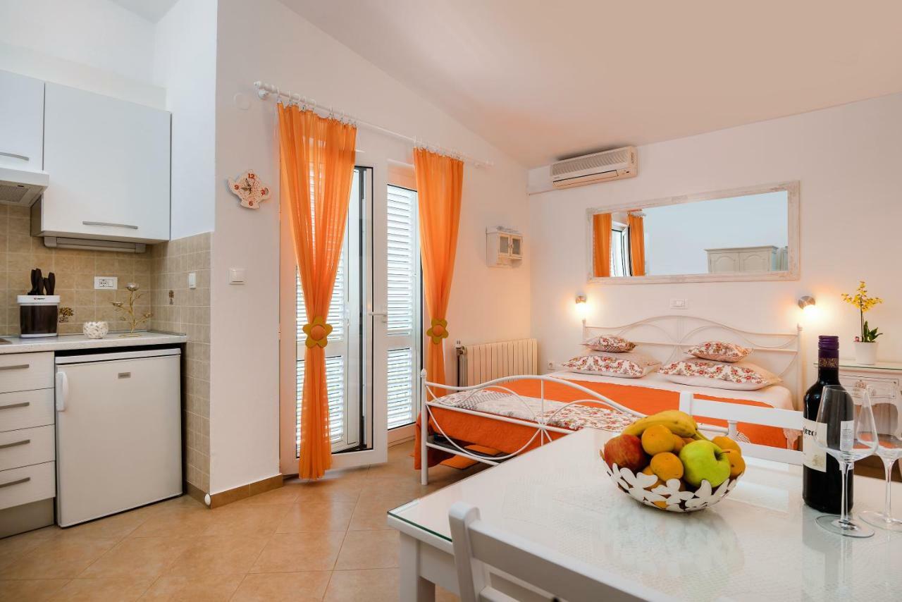 Apartments Villa Lilla Baska Voda Ngoại thất bức ảnh