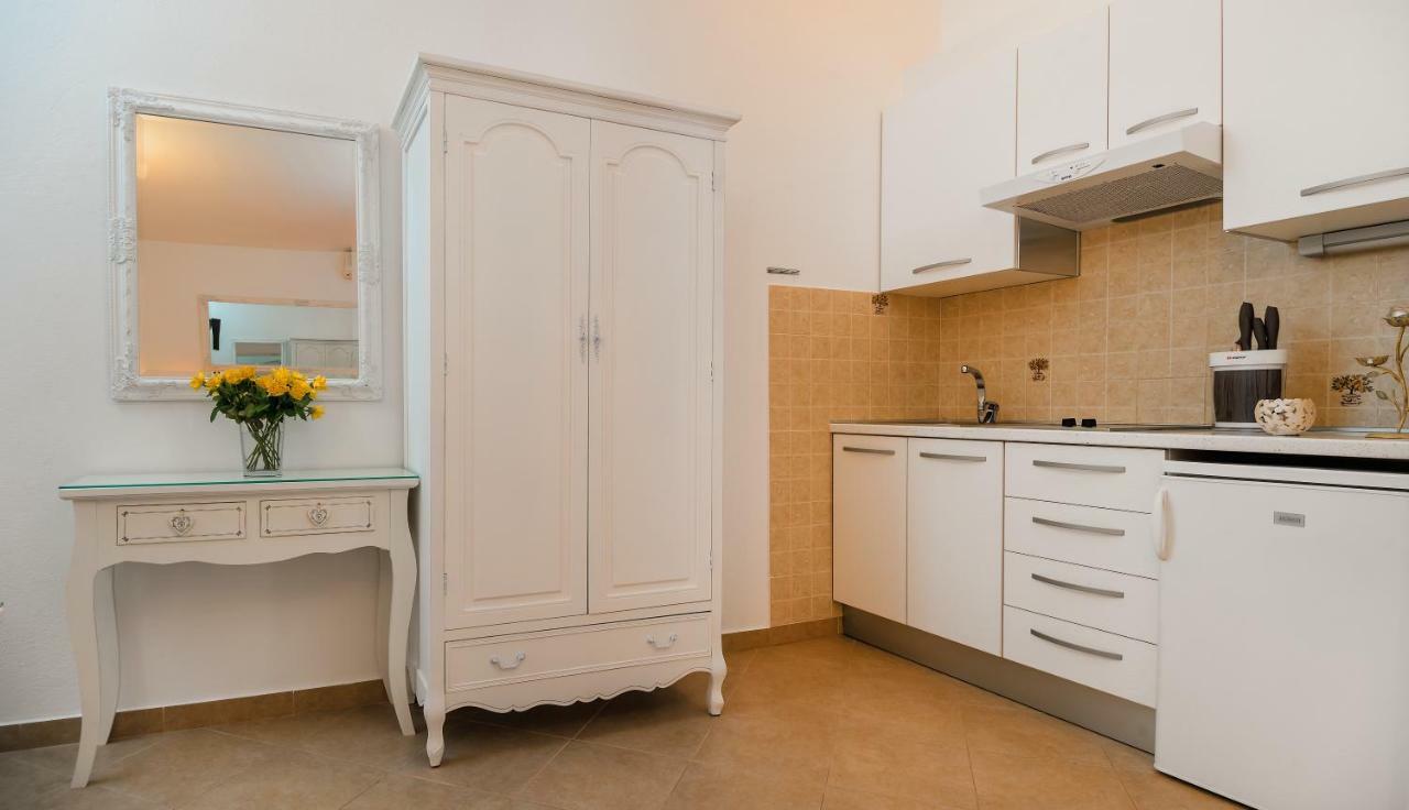 Apartments Villa Lilla Baska Voda Ngoại thất bức ảnh